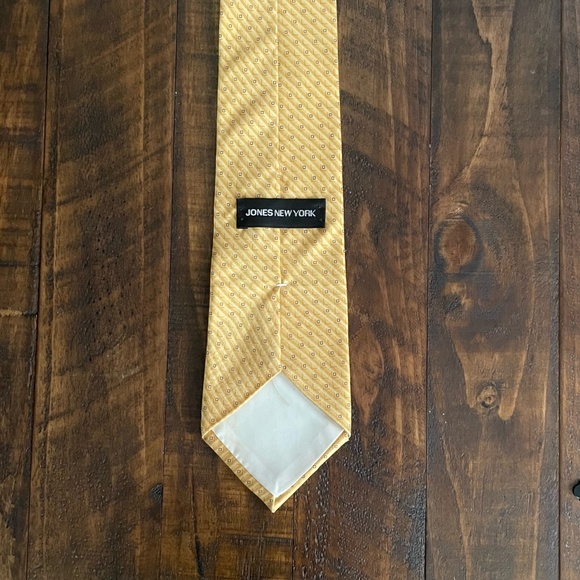 Jones New York Men’s Yellow Silk Tie - Picture 3 of 3